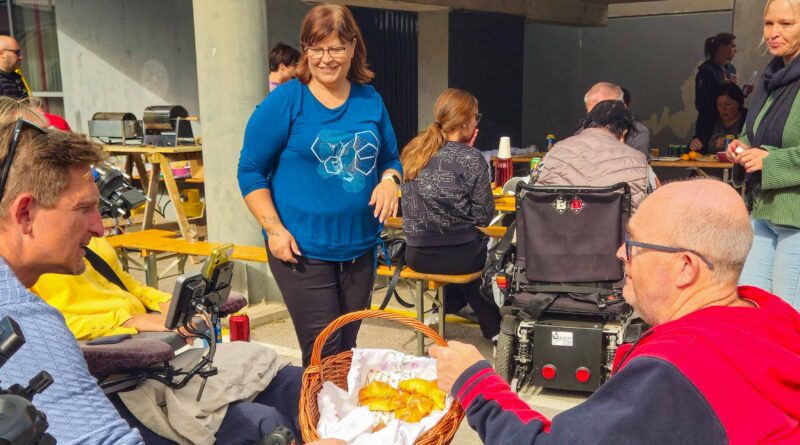 SONČEN KOSTANJEV PIKNIK, POLN DOBRE VOLJE IN PRIJETNEGA DRUŽENJA